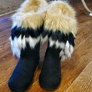 Women's furry boots